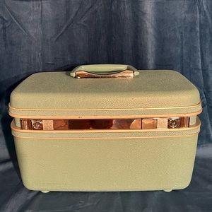 Vintage Samsonite Silhouette Train Case